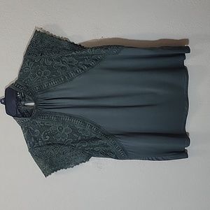 Gently Used Green Short Sleeve Lace Top